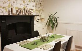 Tynant House- Modern 3 Bed House- City Centre And Free Parking